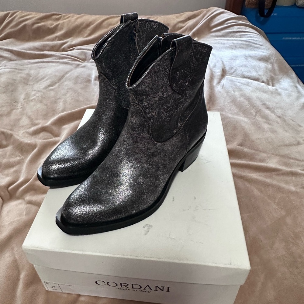 Cordani Provo Shimmering Silver Ankle Boots 37/7